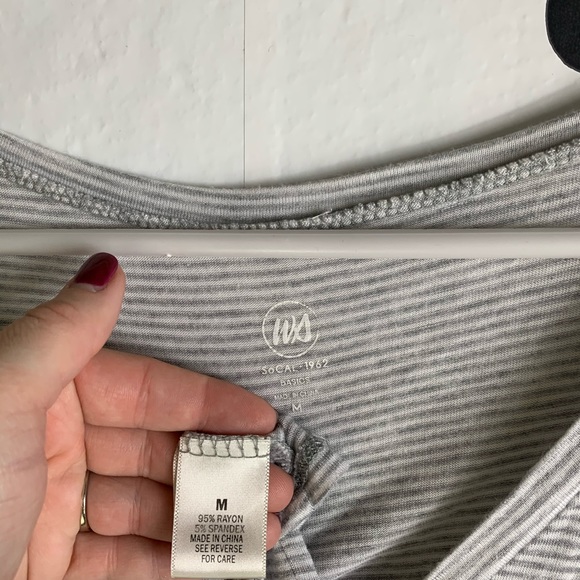 🌈5/$25🌈EUC long sleeve stripe shirt size m - Picture 8 of 8